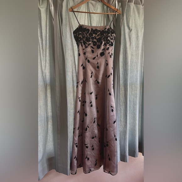 Dresses & Skirts - Woman’s dress- Size 9/10 - Color Grey with purple undertone